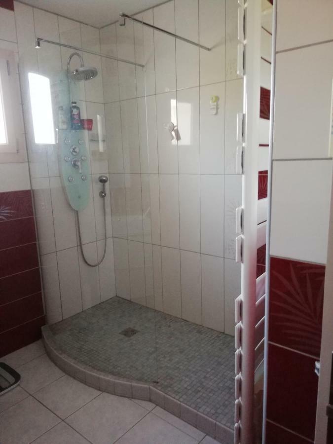 Chambre Privee Calme,Campagne,Etape,Deplacement Pro,Abri Moto Velo,Parking Vaux-sur-Vienne エクステリア 写真